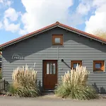 Villa Emilia - Gemuetliches Kinderfreundliches Blockhaus Mit Umzaeuntem Garten