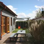 Villa Emilia - Gemuetliches Kinderfreundliches Blockhaus Mit Umzaeuntem Garten