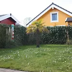 Villa Emilia - Gemuetliches Kinderfreundliches Blockhaus Mit Umzaeuntem Garten