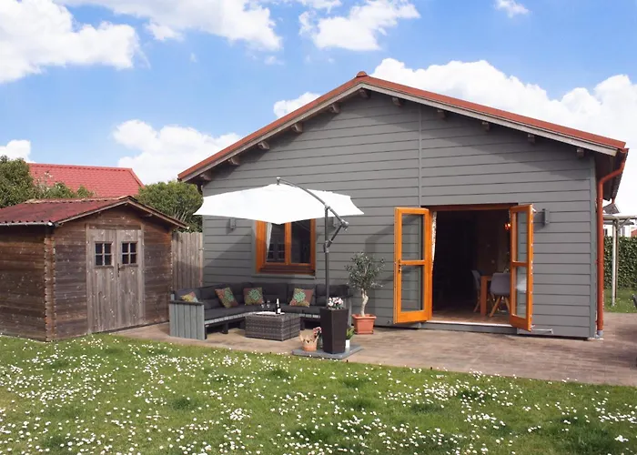 Villa Emilia - Gemuetliches Kinderfreundliches Blockhaus Mit Umzaeuntem Garten