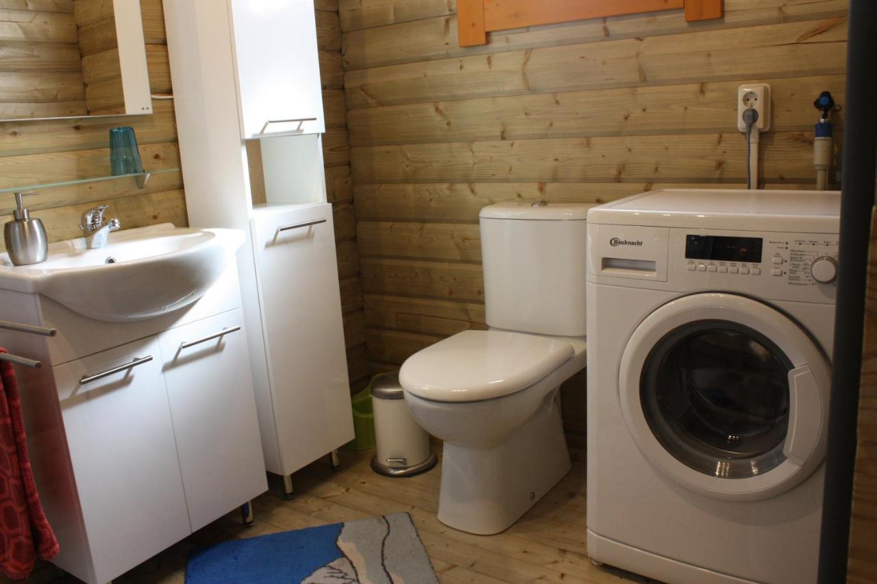 Emilia - Gemuetliches Kinderfreundliches Blockhaus Mit Umzaeuntem Garten Sint Annaland