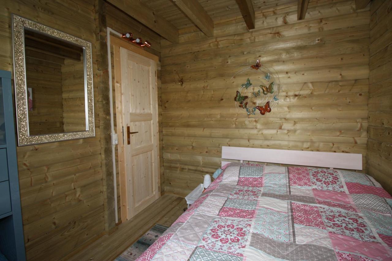 Emilia - Gemuetliches Kinderfreundliches Blockhaus Mit Umzaeuntem Garten Holiday home Sint Annaland